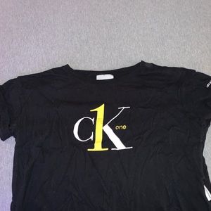 Calvin Klein cropped tee